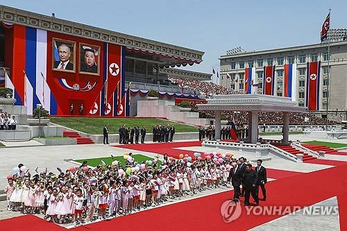 평양을 방문한 푸틴 러시아 대통령과 김정은 북한 국무위원장[AP 연합뉴스 자료사진]