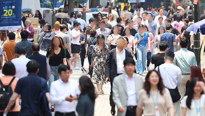 서울 명동 거리 모습. [연합뉴스]