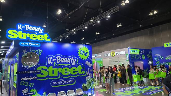 케이콘 LA 2024 행사장 내부에 마련된 올리브영 부스./ 로스앤젤레스=송영찬 특파원