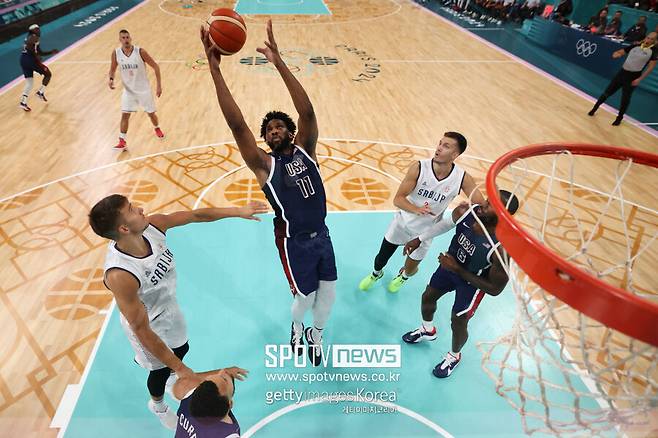 ▲&nbsp;경기 내내 야유에 시달리고, 요키치 수비에 어려움을 겪은 조엘 엠비드는 11분 21초 동안 4점 2리바운드 1블록 3파울 2턴오버 FG 2/5로 다소 부진했다.