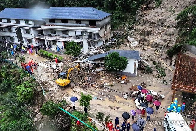 중국 후난성 산사태로 15명 사망 [AFP 연합뉴스]