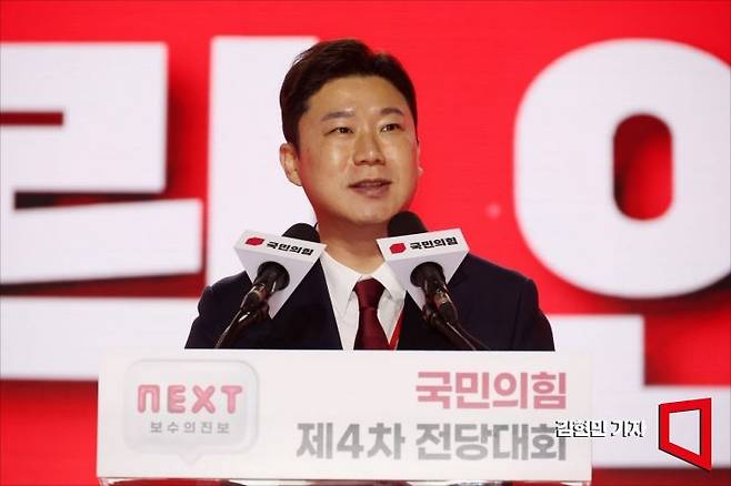 '사격 황제' 진종오 국민의힘 의원이 2024 파리올림픽 사격 종목 특별 해설위원으로 나선 가운데, 일부 누리꾼은 이를 두고 "국회의원이 시간이 많은가"라며 현역 의원의 해설 활동이 부적절하다고 지적했다. 올림픽 해설에 대한 논란이 커지자 진 의원은 "무보수"라며 "열심히 국회를 지키고 있다"고 반박했다. [사진=김현민 기자 kimhyun81@]