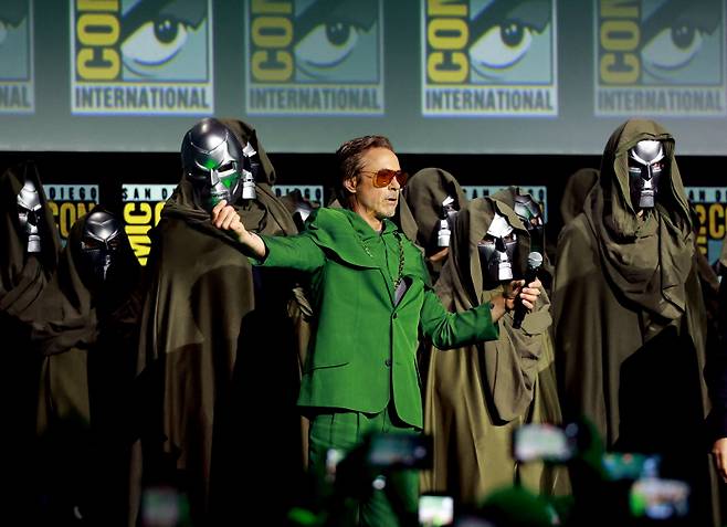 SAN DIEGO, CALIFORNIA - JULY 27: Robert Downey Jr. speaks onstage at the Marvel Studios Panel during 2024 Comic-Con International at San Diego Convention Center on July 27, 2024 in San Diego, California. Matt Winkelmeyer/Getty Images/AFP (Photo by Matt Winkelmeyer / GETTY IMAGES NORTH AMERICA / Getty Images via AFP)/2024-07-28 12:37:45/ <저작권자 ⓒ 1980-2024 ㈜연합뉴스. 무단 전재 재배포 금지, AI 학습 및 활용 금지>