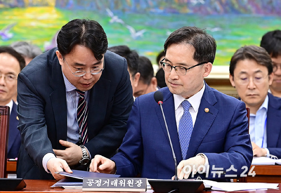 한기정 공정거래위원장이 30일 오후 국회 정무위원회에서 열린 '티몬·위메프 정산 및 환불 지연 사태' 관련 긴급 현안질의에 참석하고 있다. [사진=곽영래 기자]