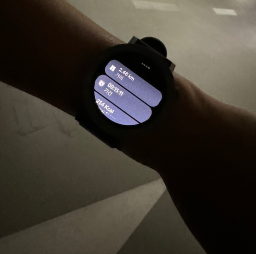 CMF 워치 프로2를 착용한 후 야외 달리기를 기록해 본 모습. [사진 = 정호준 기자]