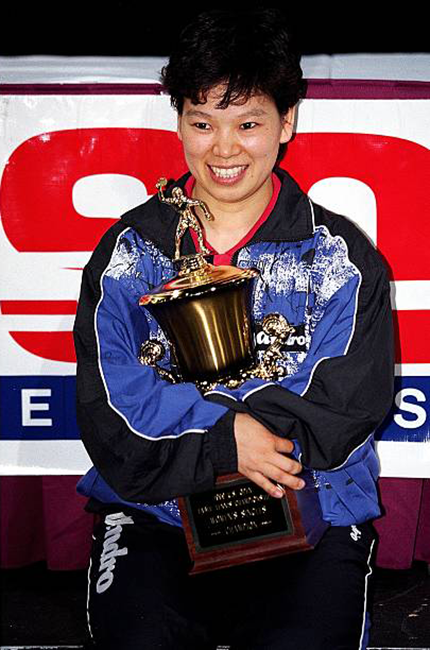 니샤롄이 1999년 36살의 나이로 US오픈 여자탁구 단식을 제패한 후 기뻐하고 있다. 사진=Getty Images=연합뉴스 제공