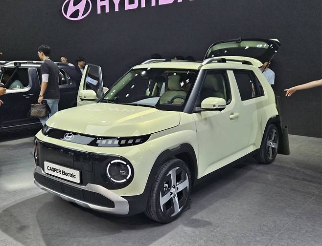 지난달 부산 벡스코에서 열린 ‘2024 부산모빌리티쇼’ 현대자동차 부스에 전시된 캐스퍼 일렉트릭. 부산=서재근 기자