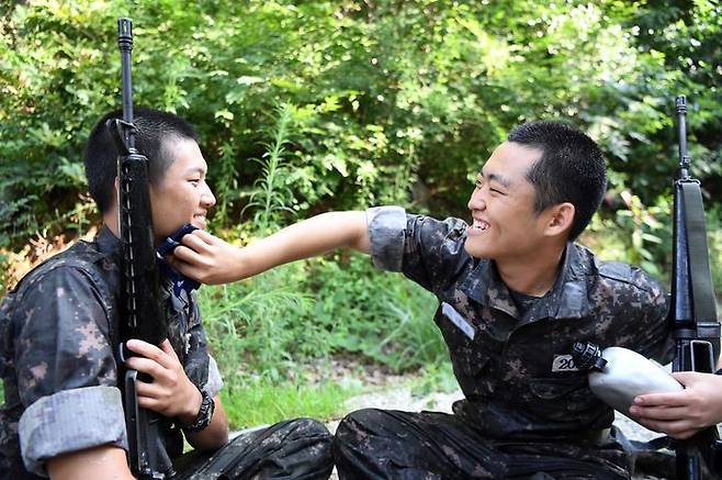 [서울=뉴시스] 국방홍보원 국방일보는 ‘나의 군 생활에서 가장 힘이 된 한마디’와 ‘그 말을 들었던 당시 상황과 느낌’을 주제로 7월 병영차트 설문 조사를 진행했다. (사진=국방일보 제공) 2024.07.30. photo@newsis.com *재판매 및 DB 금지