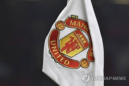 영국 스카이스포츠는 29일(한국시간) 맨유가 현재 보수가 필요한 홈구장 올드 트래포드 재건축 대신 10만 석 규모의 새로운 홈구장 신축에 더 관심을 보이고 있다고 전했다.&nbsp;연합뉴스