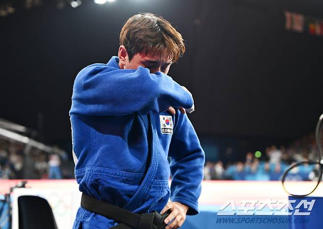 30일(한국시각) 프랑스 파리 샹드마르스 아레나에서 열린 2024 파리올림픽 남자 유도 -81kg 한국 이준환과 벨기에 마티아스 카세의 동메달결정전. 이준환이 연장전에서 득점에 성공하며 동메달을 획득했다. 감격의 눈물 흘리는 이준환. 파리(프랑스)=정재근 기자 cjg@sportschosun.com/2024.7.30/