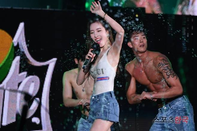 '워터밤 2018 (WATERBOMB 2018)'에 선 가수 선미. 사진=장동규 기자 jk31@hankooki.com