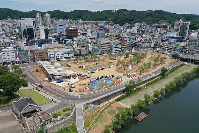 [진주=뉴시스]진주성 앞 진주대첩광장 전경. *재판매 및 DB 금지