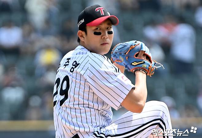 LG 투수 손주영은 31일 잠실구장에서 열린 '2024 신한 SOL Bank KBO 리그' 삼성과 주중 3연전 두 번째 경기에서 선발 등판했다. 이날 6이닝 3실점 호투로 팀 승리에 힘을 보탰다. 동시에 시즌 8승을 챙겼다. 엑스포츠뉴스 DB