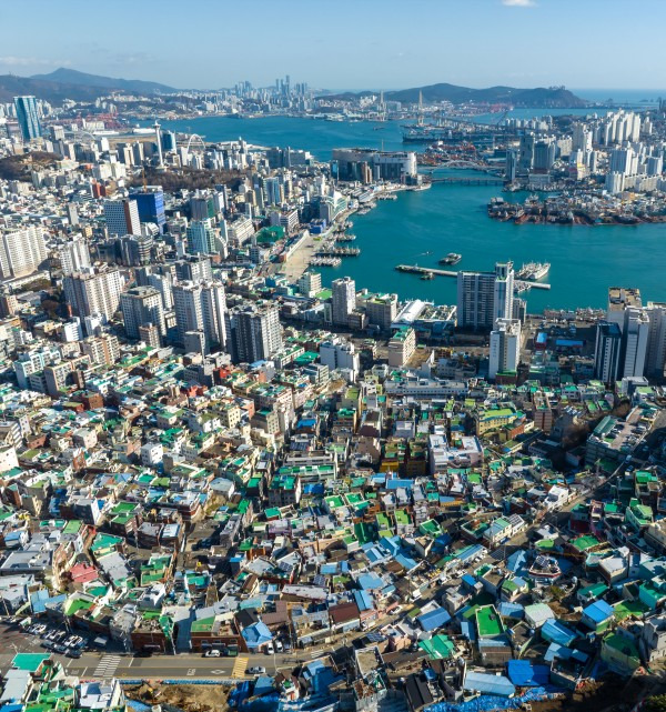 지역소멸 위기에 처한 원도심. 국제신문DB