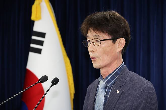 Park Jong-sul, the Secretary-General of South Korea's Red Cross, speaks during a special press briefing to propose flood aid to North Korea on Thursday at the government complex building. (Yonhap)