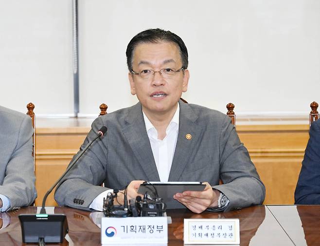 Finance Minister Choi Sang-mok speaks during a meeting on the macroeconomic environment held in central Seoul on Thursday. [MINISTRY OF ECONOMY AND FINANCE]