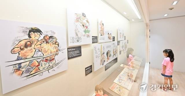 1956년에 데뷔해 '도전자', '제3의 손' 등 다양한 작품을 그린 1세대 만화가 박기정 작가의 작품들이 전시되고 있다. 윤원규기자