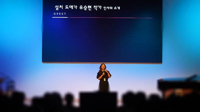 소망교도소가 지난달 30일 경기도 여주 소망교도소 대강당에서 음악을 연주하는 설치 도예가 유승현 작가를 초청해 '미술관 음악회'를 진행했다고 1일 밝혔다. 소망교도소 제공