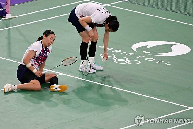 허탈한 김소영(오른쪽)-공희용 [AFP=연합뉴스]