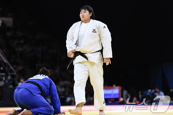 대한민국 유도대표팀 김하윤 선수가 2일 오후 (한국시간) 프랑스 파리 샹 드 마르스 아레나에서 진행된 파리올림픽 유도 여자 +78kg 토너먼트 16강 도미니카 공화국의 모이라 모리요 선수와의 경기를 승리한 후 경기장을 나서고 있다. 2024.8.2/뉴스1 ⓒ News1 박정호 기자