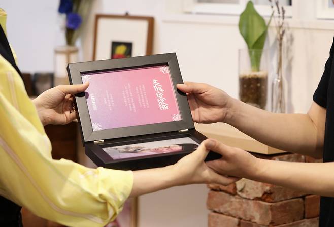 러쉬코리아의 비혼 선언 제도에 참여한 직원의 모습. [러쉬코리아 제공]