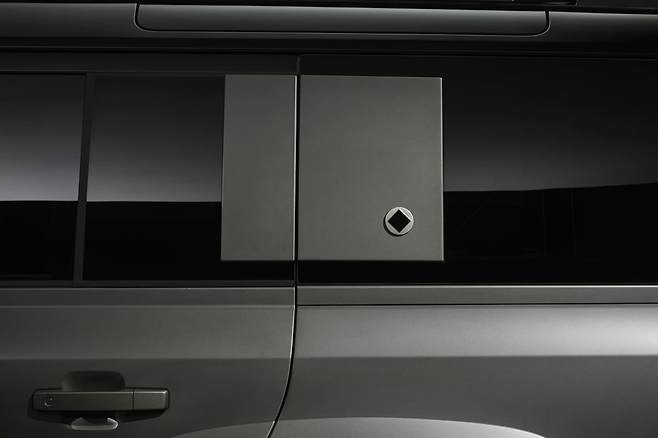 랜드로버 올 뉴 디펜더 OCTA 원형 다이아몬드 그래픽