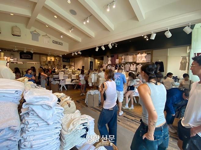 의류 브랜드 브랜드 멜빌의 가장 큰 정체성은 모든 의류의 사이즈가 단 하나라는 것. 마른 몸을 선망하는 10대, 20대가 열광하는 이유이기도 하다. 사진 이유진 기자