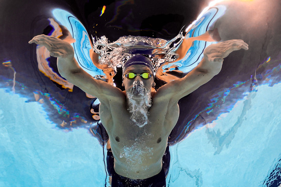 Leon Marchand of France in action during the men's 200-meter individual medley final at Paris La Defense Arena in Paris on Friday.  [REUTERS/YONHAP]