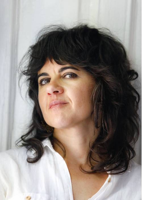 멕시코시티에서 활동하는 탐사보도 전문기자 데보라 보넬로는 중남미 마약조직, 그 중에서도 마약 조직을 이끈 여성들에 주목했습니다. 그는 이같은 내용을 정리해 ‘나르카스’라는 책을 발간하기도 했습니다. <데보라 보넬로>