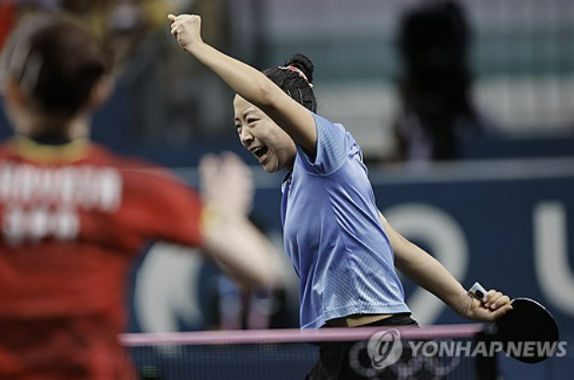 세계랭킹 8위 신유빈은 3일 프랑스 파리의 사우스 파리 아레나4에서 열린 2024 파리 올림픽 탁구 여자 단식 3~4위전에서 세계랭킹 5위 일본의 하야타 히나와 붙어 게임 스코어 2-4로 역전패했다. 신유빈은 첫 게임을 땄으나 이후 3번의 게임을 내리 내준 것이 컸다. 신유빈은 지난 2004 아테네 올림픽에서 남자 단식 금메달을 딴 유승민 대한탁구협회장, 그리고 여자 단식에서 동메달을 딴 김경아 대한항공 코치 이후 20년 만에 올림픽 탁구 단식 메달 획득에 도전했으나 다음 기회로 미루게 됐다. 연합뉴스