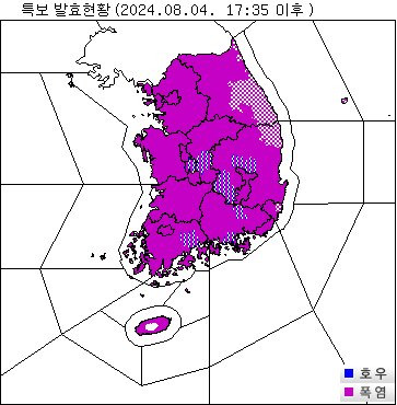 4일 오후 5시 35분 기상청 특보 발효 현황. 전국에 폭염 경보가 내려진 가운데 내륙 곳곳에 거센 소나기로 인한 호우 주의보가 발효됐다.