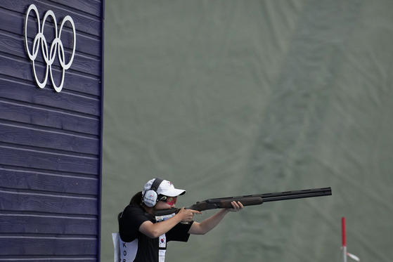 Korea's Jang Kook-hee competes in the women's skeet qualification round at the 2024 Paris Olympics on Sunday in Chateauroux, France. [AP/YONHAP]