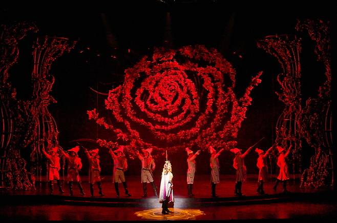 뮤지컬 '베르사유의 장미' 전경 [사진=EMK뮤지컬컴퍼니]