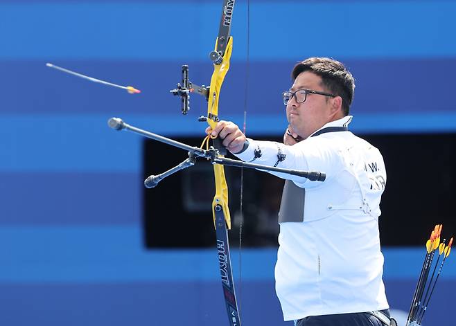 2024 파리올림픽 양궁 남자 개인전 정상에 오른 김우진. [사진 = 연합뉴스]