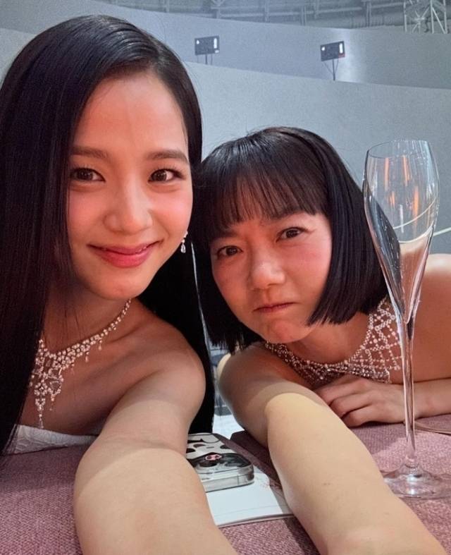 왼쪽부터 배두나 지수/배두나 소셜 계정 캡처