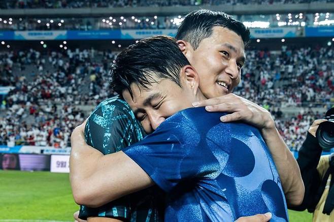 2024 쿠팡플레이 시리즈에서 만난 뮌헨의 김민재, 토트넘의 손흥민. ⓒ 쿠팡플레이