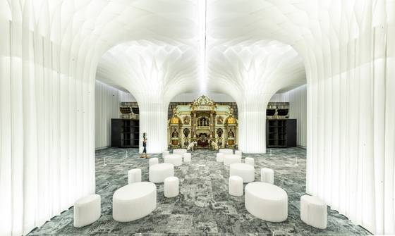 오디움의 시그니처 공간인 라운지. 구마 겐고가 디자인한 압도적인 실내공간에 웨스턴 일렉트릭의 미러포닉과 희귀 LP 10여만장이 전시되어 있다. 박종근 기자