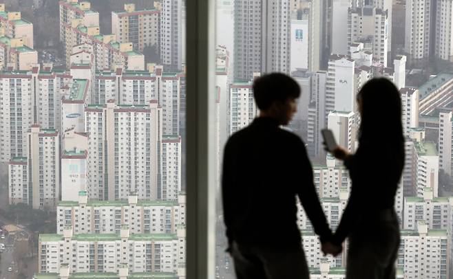 구축 아파트의 재건축 추진이 지연되면서 최근 입주 5년 미만의 새 아파트 가격이 뛰고 있다. 사진은 서울시내 한 아파트 밀집 지역. /사진=뉴시스