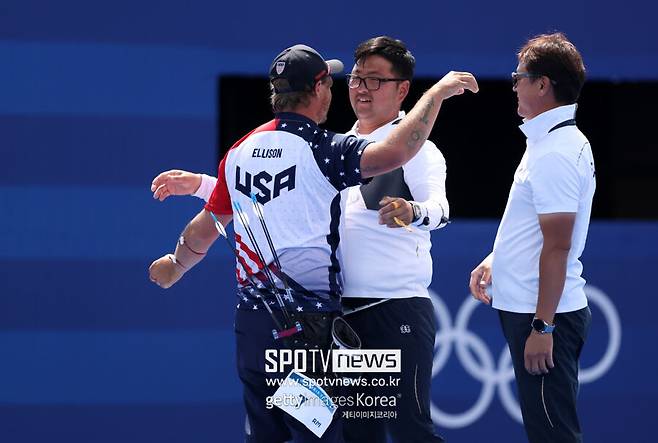 ▲&nbsp;30대 중반 나이에도 활을 놓지 않고 파리 올림픽에 도전한 엘리슨은 개인 최고 성적을 새로 썼다. 혼성 단체에서 동메달을 획득한 뒤 개인전에서 김우진과 자웅을 겨뤄 은메달을 차지했다.&nbsp;김우진과 명승부를 연출한 엘리슨은 다음 대회에 대한 출전 의지를 드러내고 있다. 그는 "전 세계 양궁 팬들이 항상 원했던 경기라고 생각한다"며 "올림픽에서 내가 쏜 최고의 샷이었다고 느꼈다. 통제력을 갖고 있었고 잘 쐈으며 좋은 성적을 거뒀다"고 만족했다.