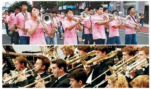 제주사대부고 관악대원들이 거리행진하며 연주하고 있다(위), 독일 바덴뷔르템베르크주립 청소년윈드앙상블 단원들이 제주문예회관에서 연주하고 있다./제주국제관악제조직위원회