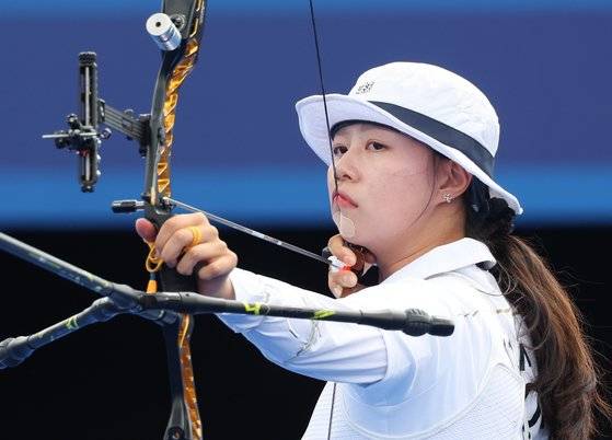 현대차그룹이 개발한 '복사냉각 모자'를 쓰고 3관왕을 차지한 임시현. 연합뉴스