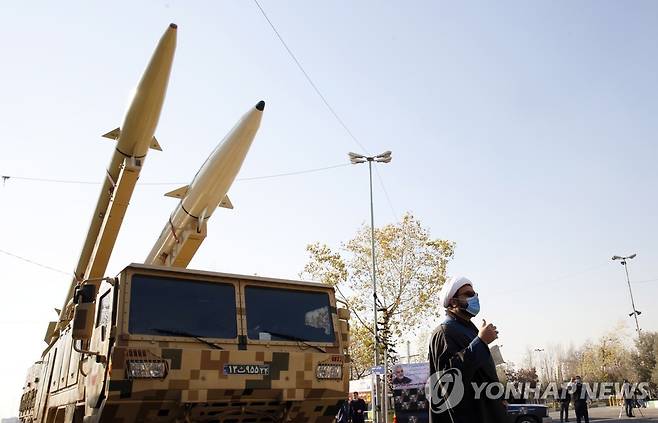 이란이 알아사드 공군기지를 겨냥한 미사일 공격 2주년 기념식에서 전시한 자국 탄도 미사일의 모습 [EPA 연합뉴스자료사진. 재판매 및 DB 금지]