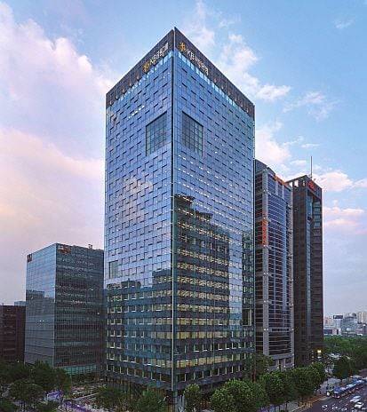 KB금융그룹 서울 여의도 본점 신관 전경. /KB금융 제공