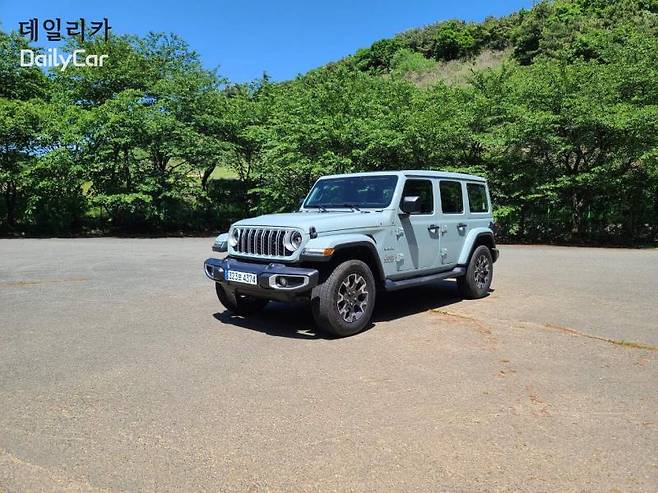 지프 랭글러 사하라 (Jeep Wrangler Sahara)