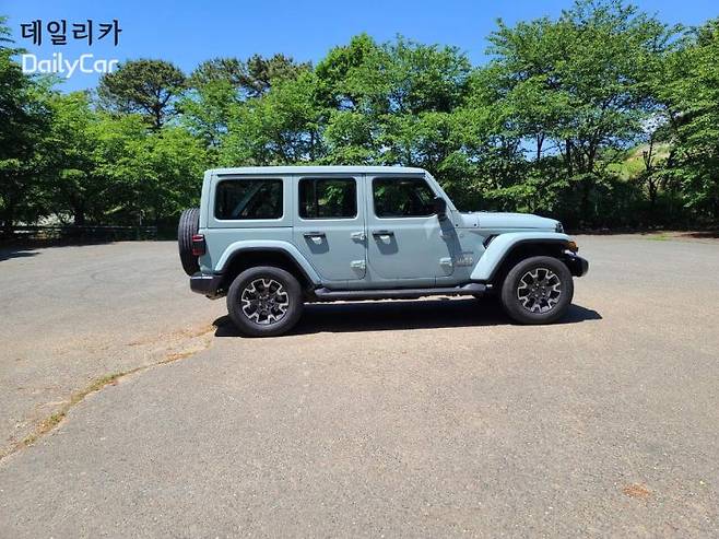 지프 랭글러 사하라 (Jeep Wrangler Sahara)