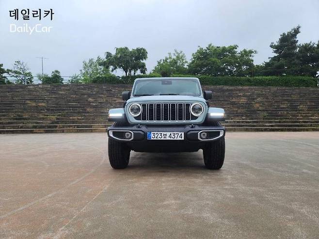 지프 랭글러 사하라 (Jeep Wrangler Sahara)