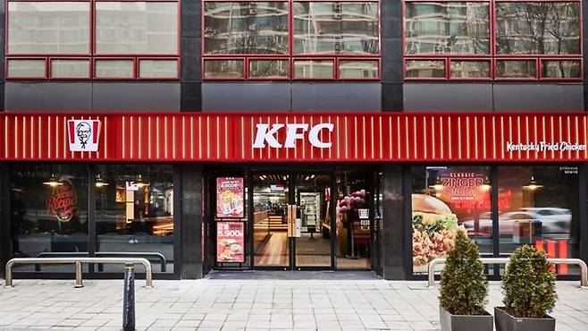 KFC 상반기 매출 1408억원, 영업익 67억원..