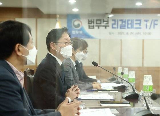 2021년 9월 29일 법무부는 정보통신 기술과 법률 서비스를 결합한 리걸테크(Legal-Tech) 산업의 원활한 정착을 위해 '리걸테크 태스크포스(TF)'의 출범 소식을 알렸다.   법무부는 리걸테크 TF 발족식을 열고 1차 회의를 통해 전반적인 TF 운영 방향과 계획을 논의했다고 밝혔다. 연합뉴스