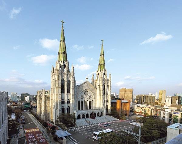 김영한 기독교학술원장이 대학 시절 다니던 충현교회의 현재 모습. 충무로5가에 있던 교회는 1987년 서울 강남구 지금의 자리로 이전했다. 국민일보DB