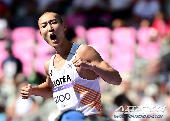 7일(한국시각) 프랑스 파리 스타드 드 프랑스에서 '2024 파리올림픽' 육상 남자 높이뛰기 예선이 열렸다. 우상혁이 2m24를 1차시기에 통과한 후 환호하고 있다. 파리(프랑스)=정재근 기자 cjg@sportschosun.com/2024.8.7/